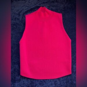 NWOT House Of Harlow 1960 Mock Neck Sleeveless
Bright Pink Knit Top Size Small